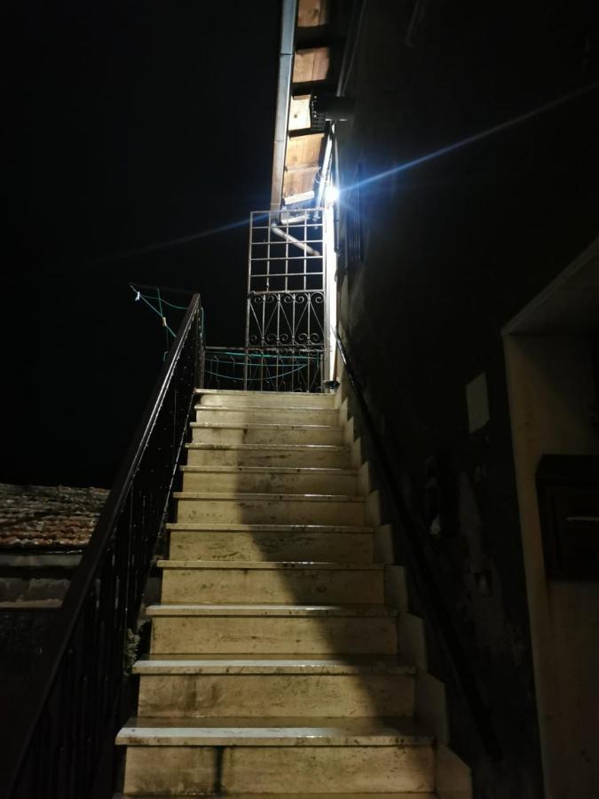 Nepi - Intero Alloggio Nel Centro Storico Bagian luar foto
