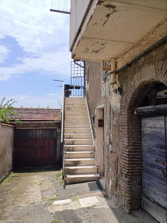 Nepi - Intero Alloggio Nel Centro Storico Bagian luar foto
